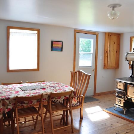 منزل الضيف Indian Brook  في Breton Cove Farmhouse المظهر الخارجي الصورة