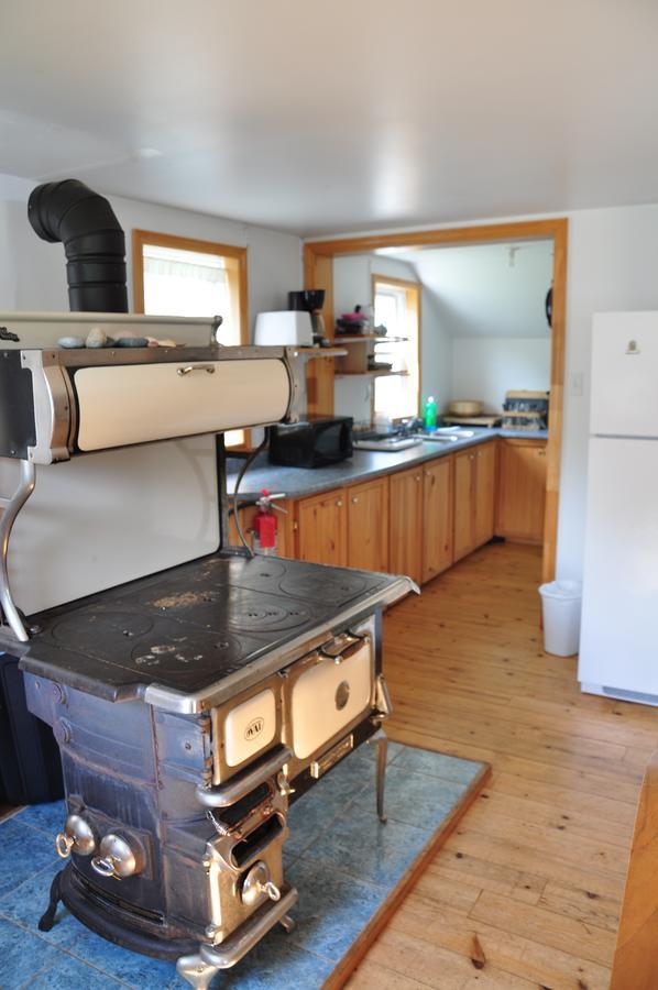 منزل الضيف Indian Brook  في Breton Cove Farmhouse المظهر الخارجي الصورة